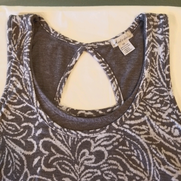 Mododoc Soft Gray/white Floral High-low Hem - Picture 4 of 5